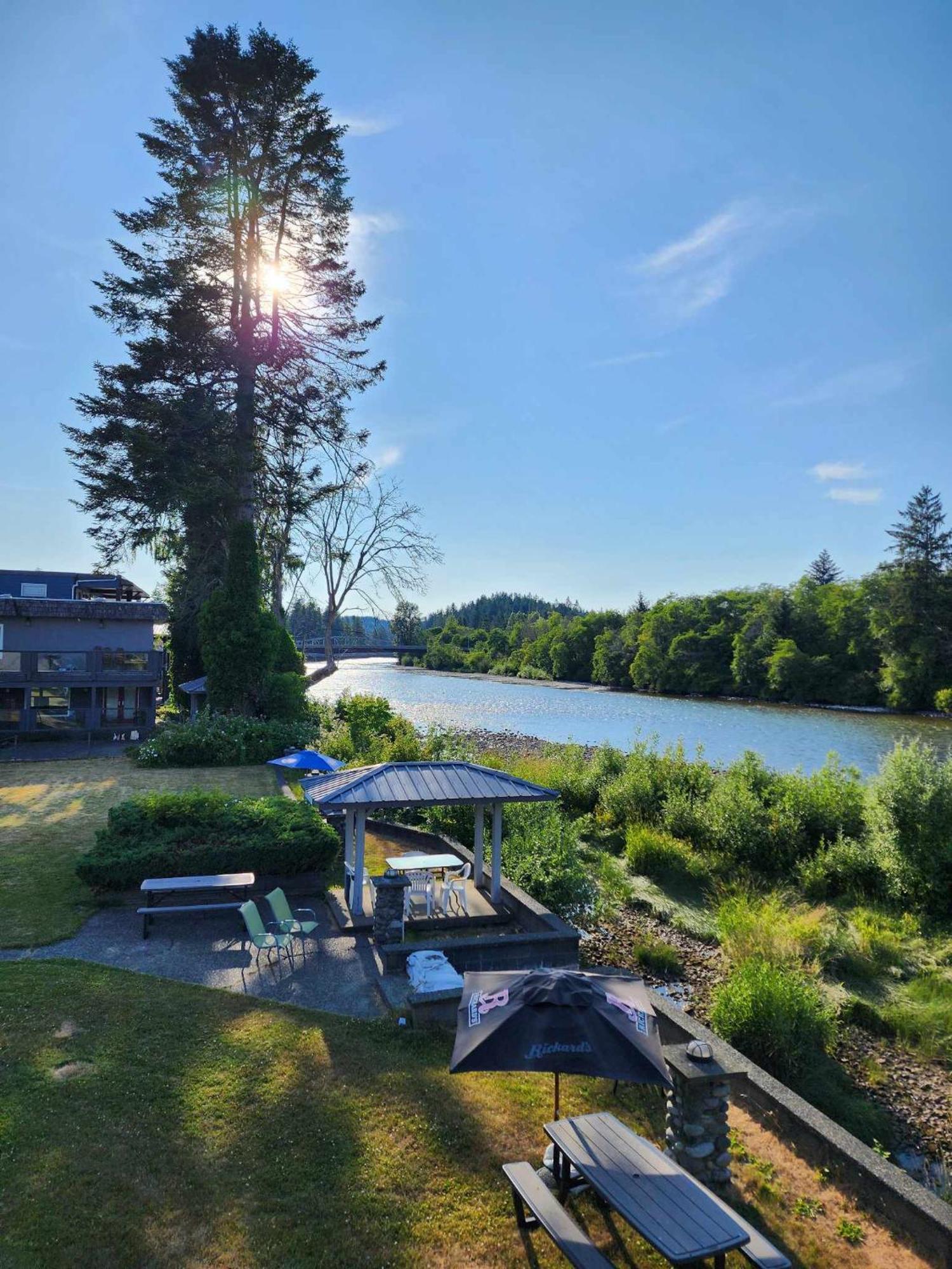 Campbell River Lodge Екстериор снимка