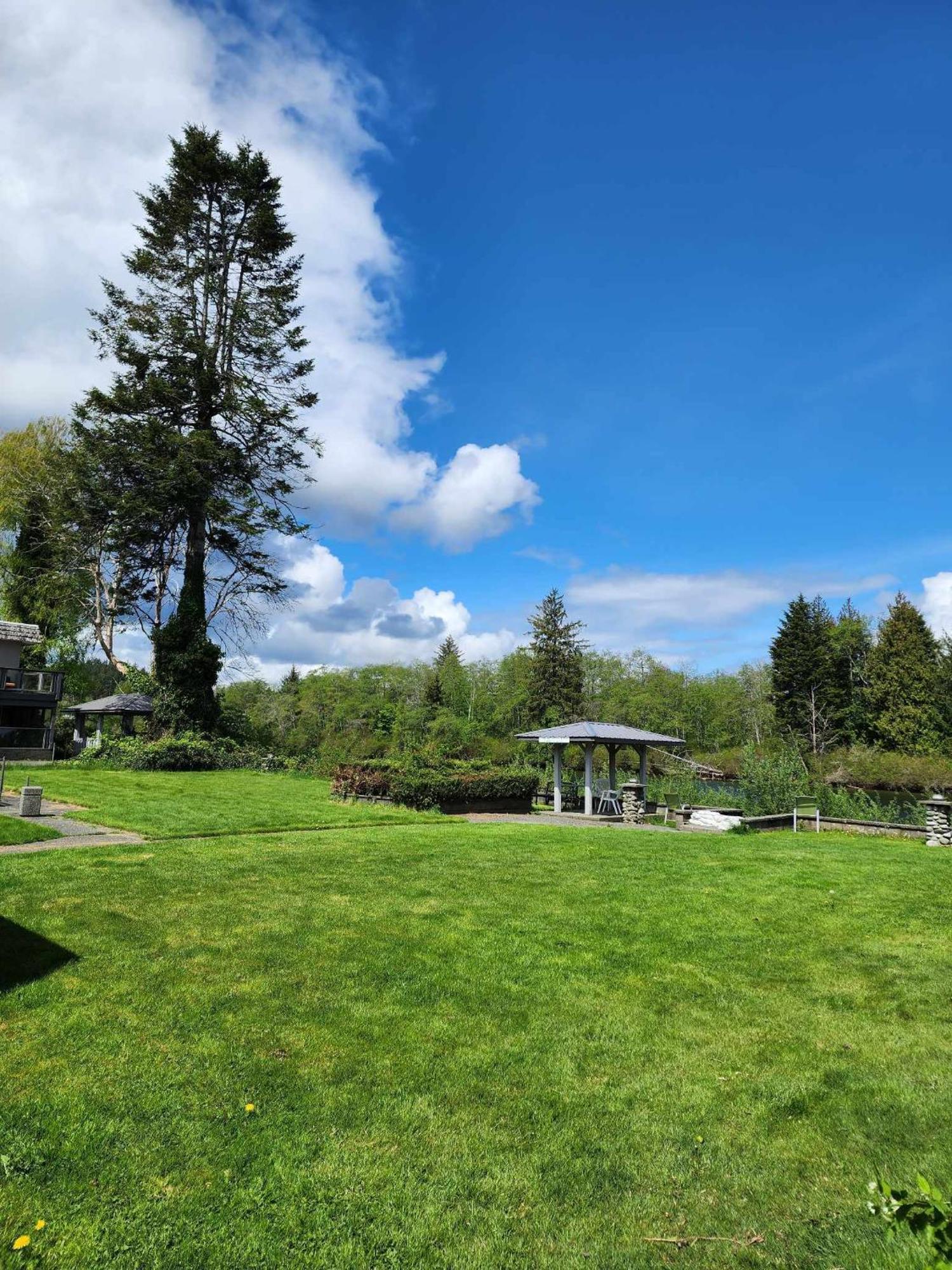 Campbell River Lodge Екстериор снимка