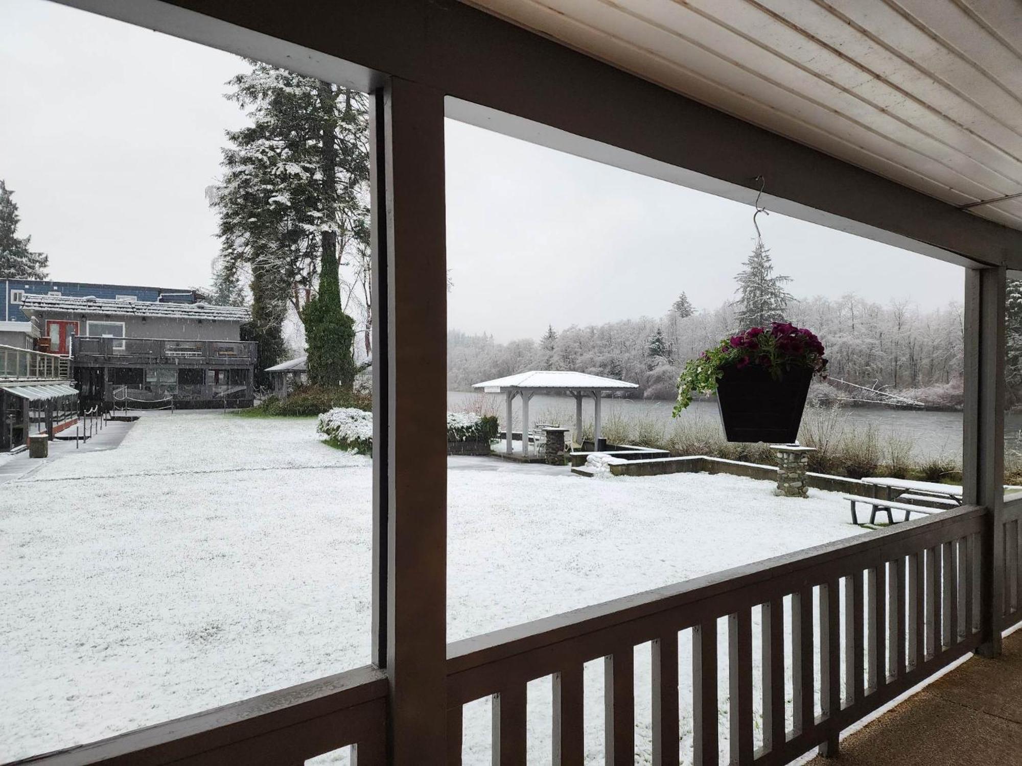 Campbell River Lodge Екстериор снимка