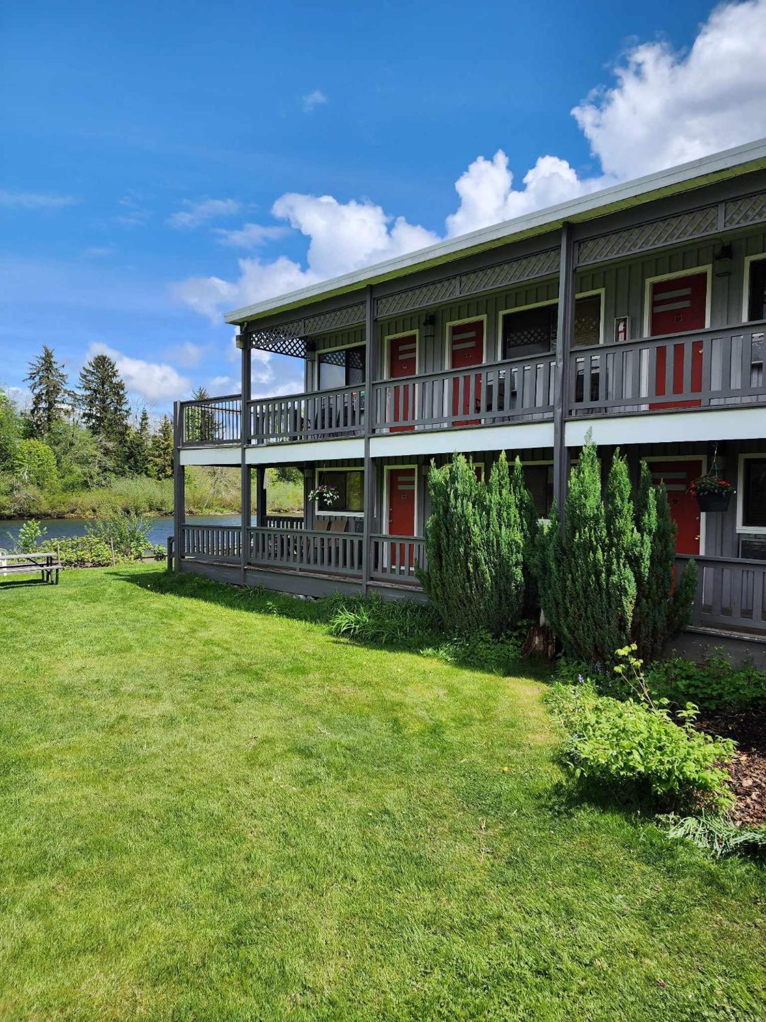 Campbell River Lodge Екстериор снимка