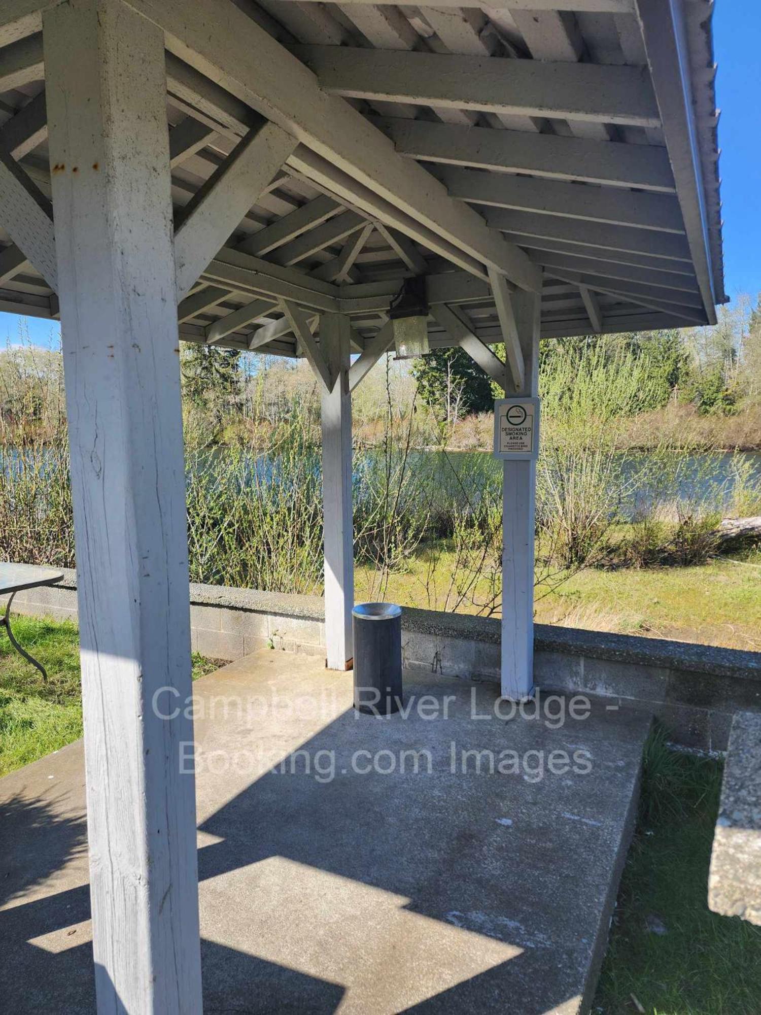 Campbell River Lodge Екстериор снимка