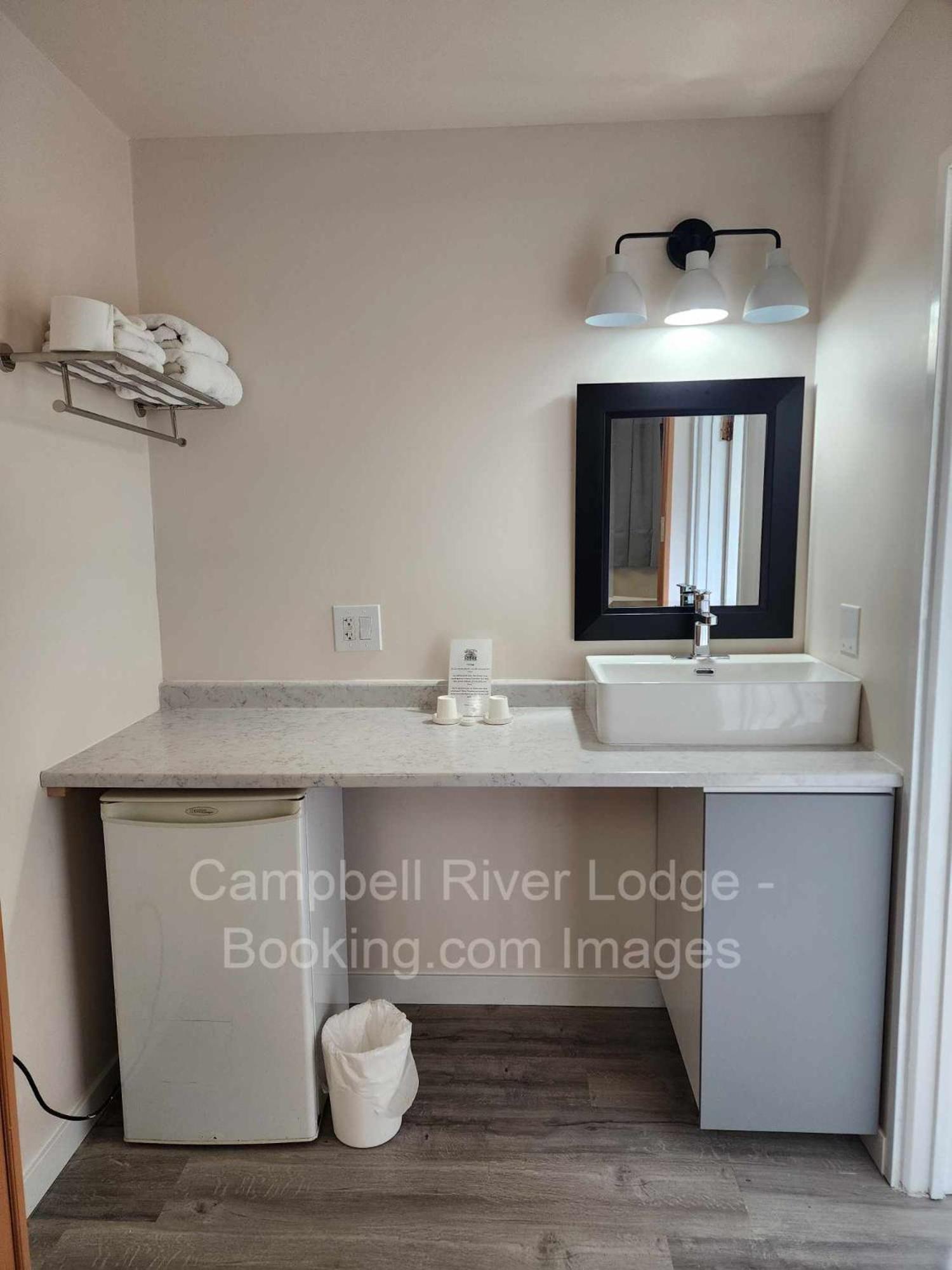 Campbell River Lodge Екстериор снимка
