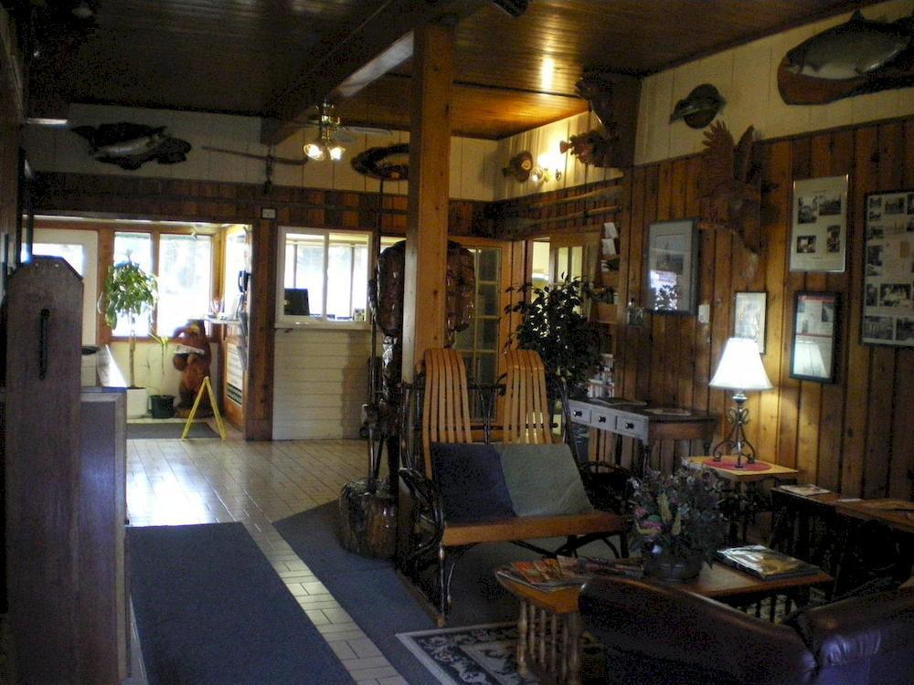 Campbell River Lodge Екстериор снимка
