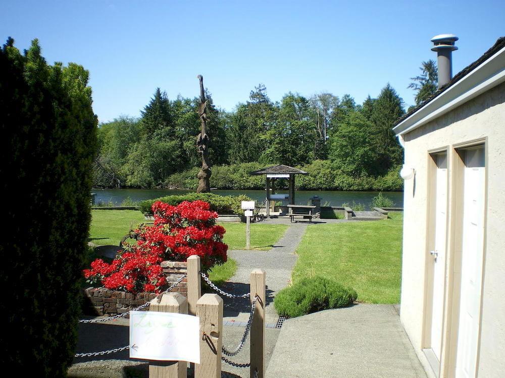 Campbell River Lodge Екстериор снимка