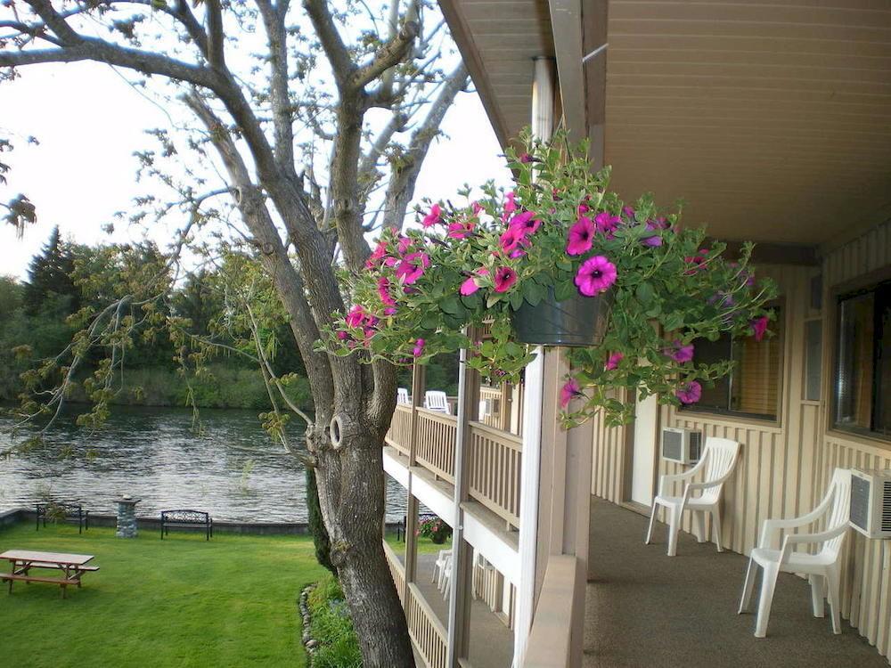 Campbell River Lodge Екстериор снимка