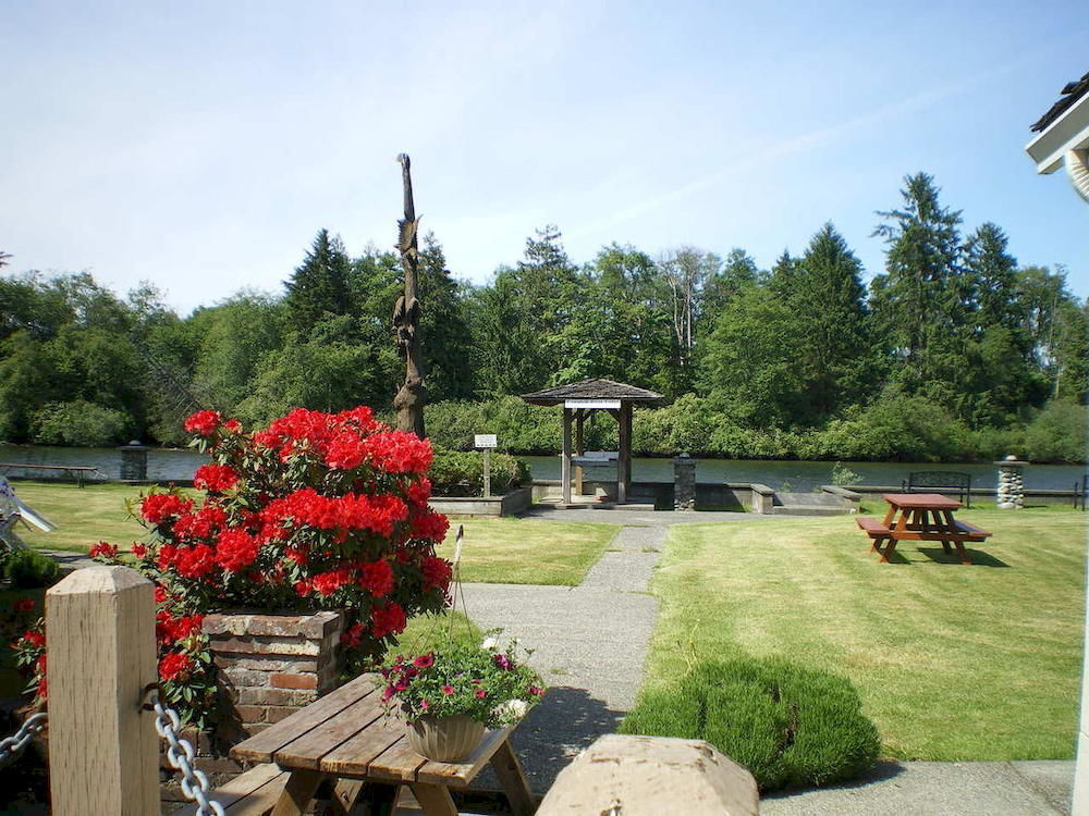 Campbell River Lodge Екстериор снимка