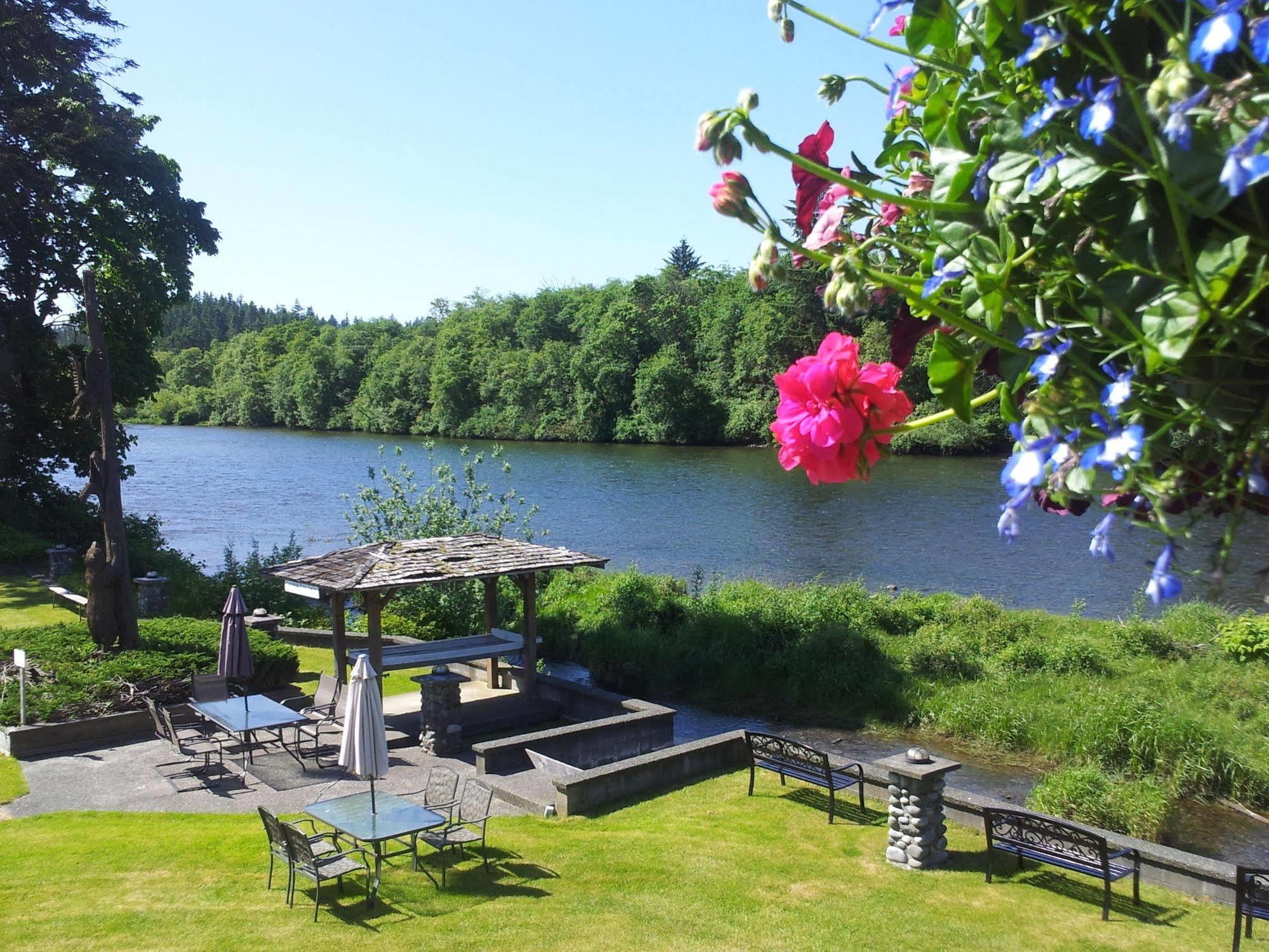 Campbell River Lodge Екстериор снимка