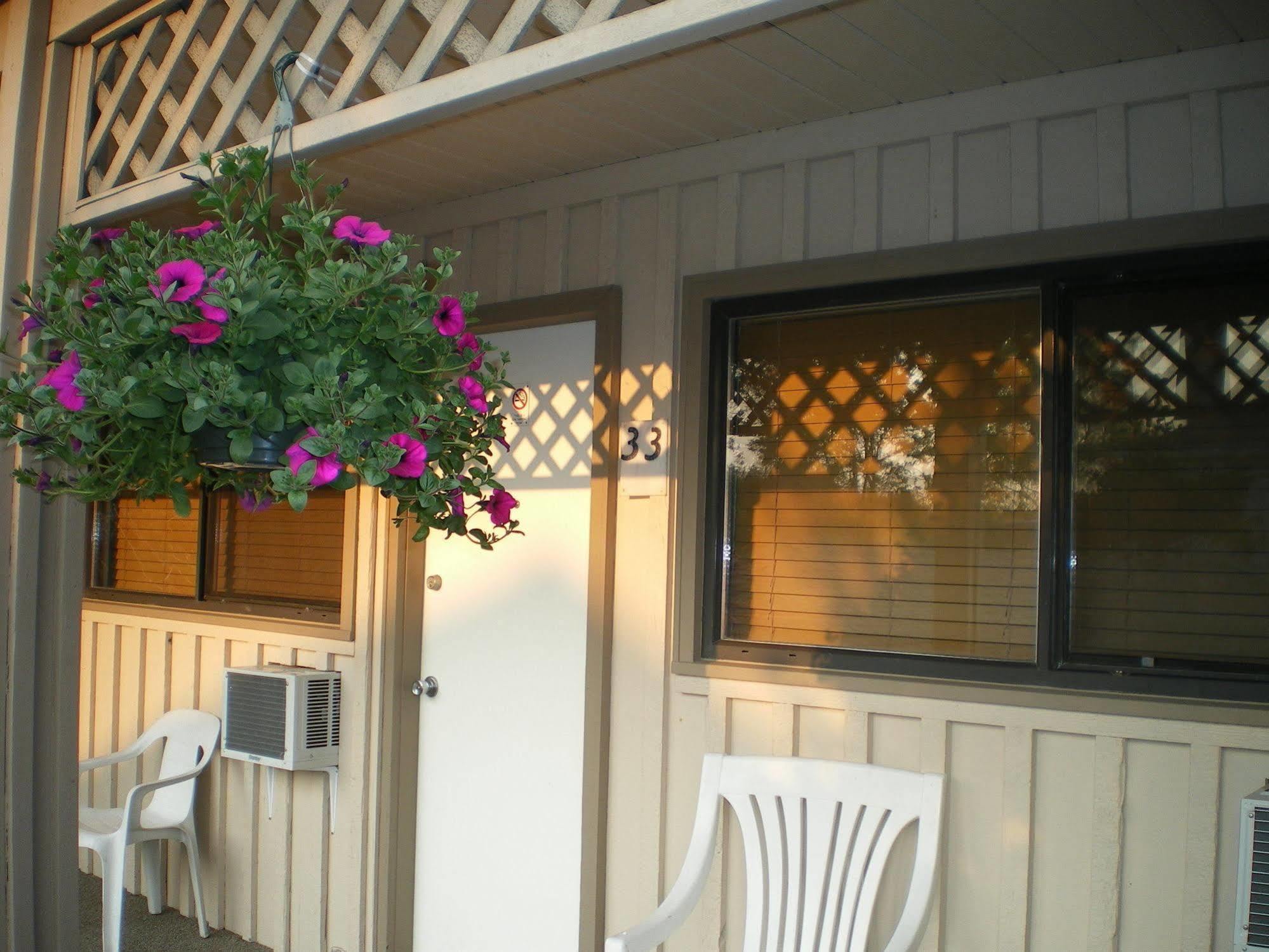 Campbell River Lodge Екстериор снимка