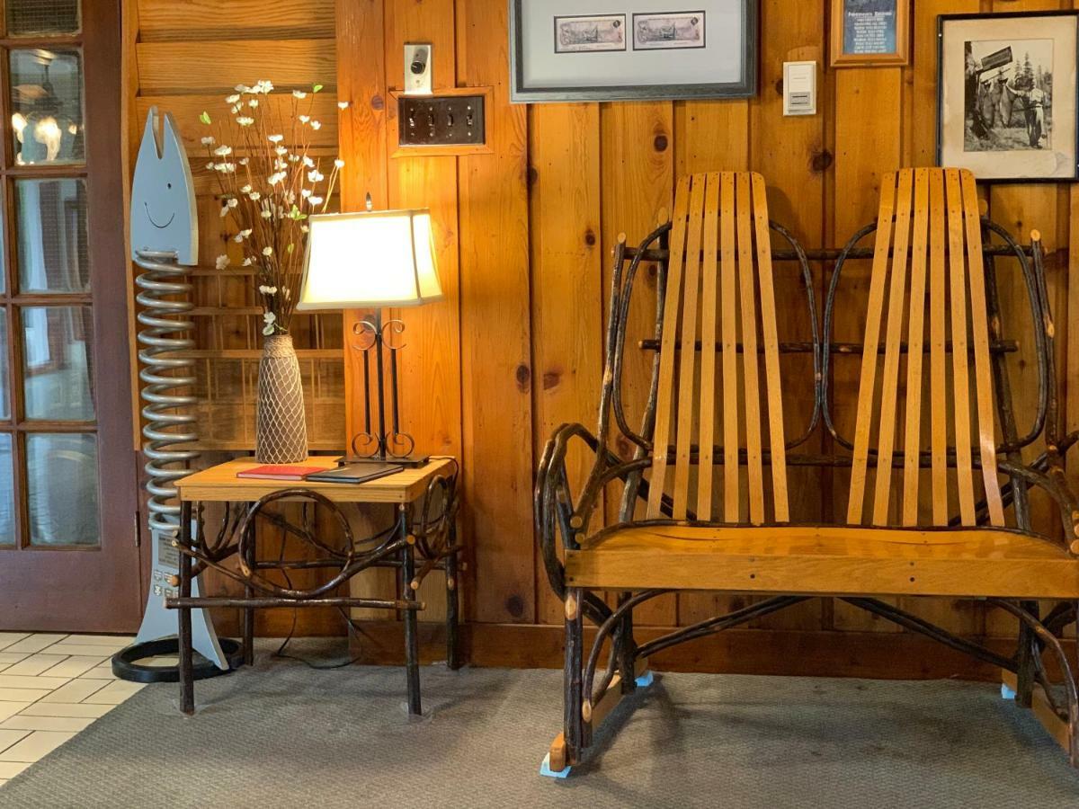 Campbell River Lodge Екстериор снимка